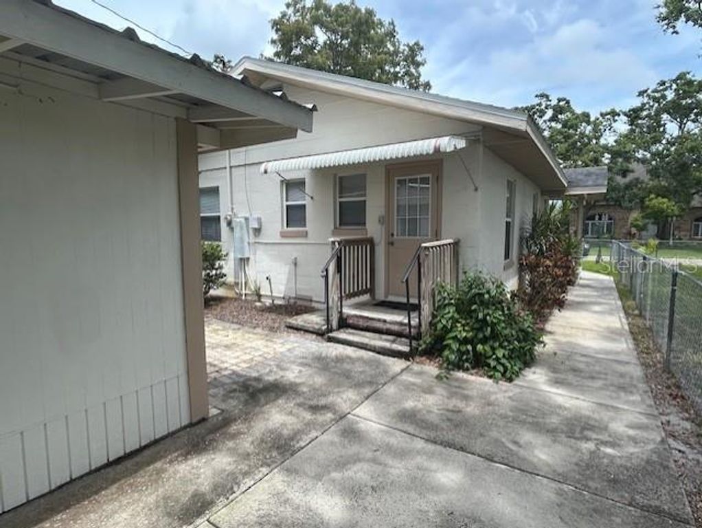 Image 3 of property listing at 2534 40TH AVENUE N, St Petersburg, FL 33714
