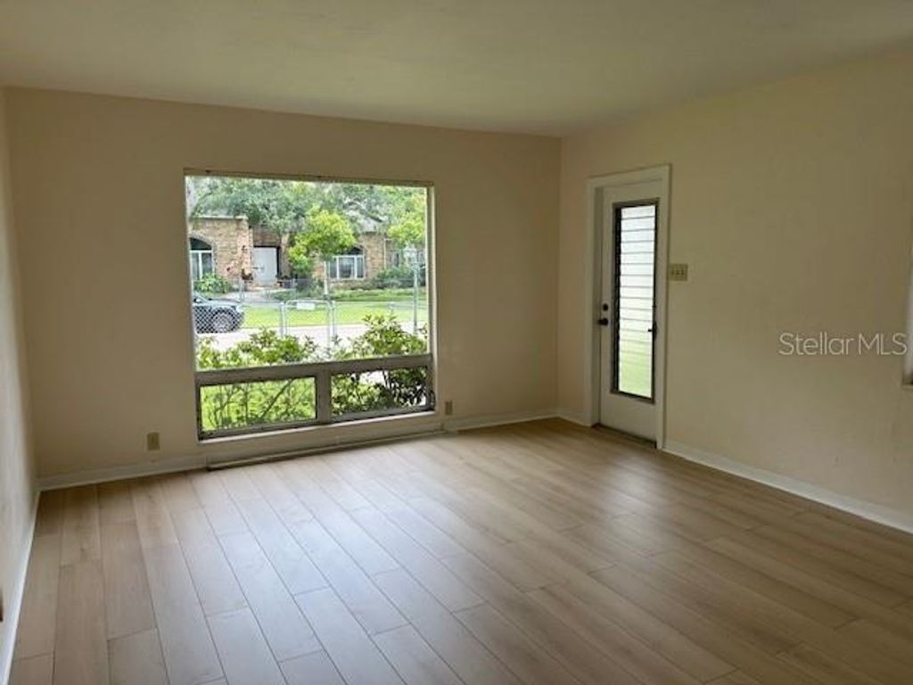 Image 21 of property listing at 2534 40TH AVENUE N, St Petersburg, FL 33714