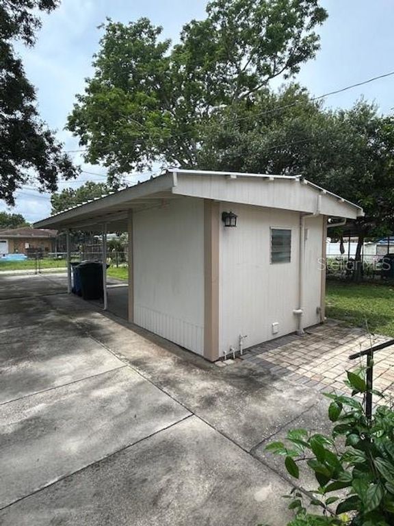 Image 4 of property listing at 2534 40TH AVENUE N, St Petersburg, FL 33714