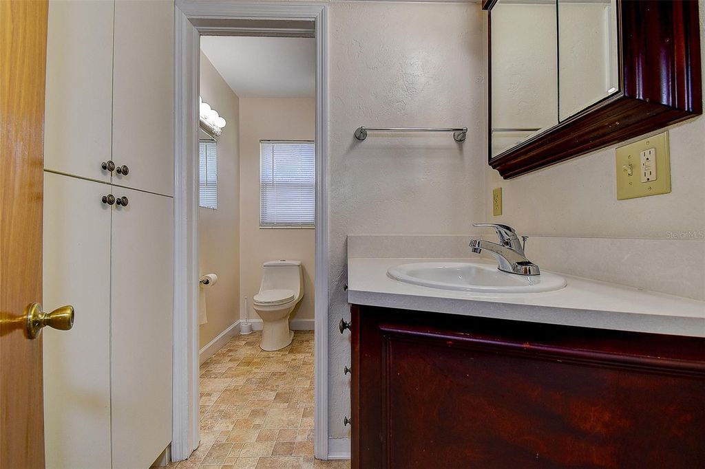 Image 38 of property listing at 2534 40TH AVENUE N, St Petersburg, FL 33714