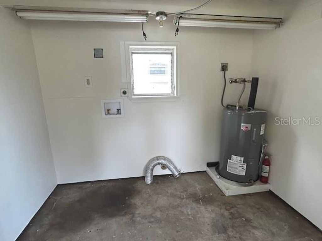 Image 40 of property listing at 2534 40TH AVENUE N, St Petersburg, FL 33714