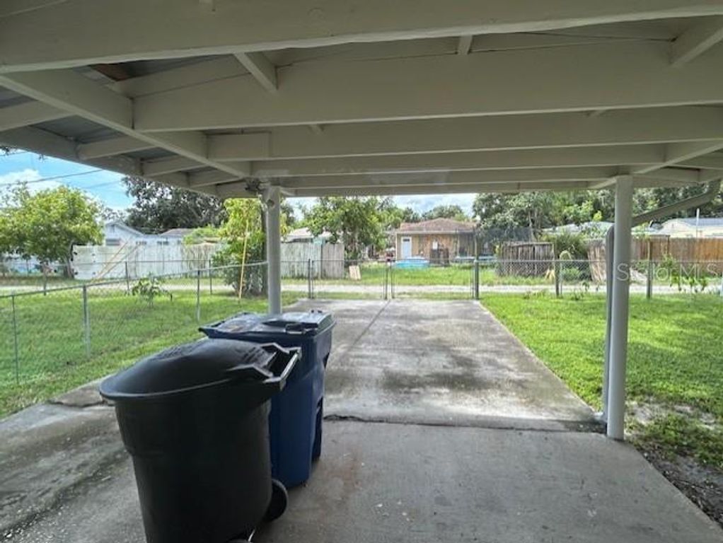Image 5 of property listing at 2534 40TH AVENUE N, St Petersburg, FL 33714