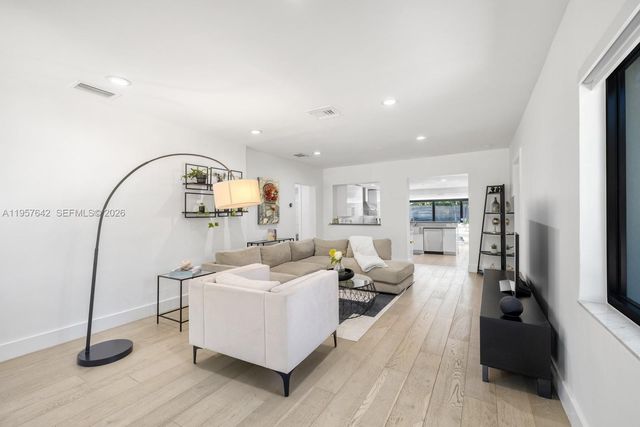 2240 Tequesta Ln, Miami, FL 33133