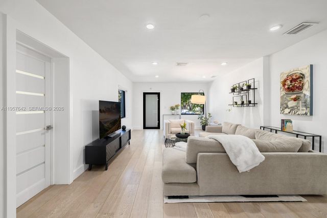 2240 Tequesta Ln, Miami, FL 33133