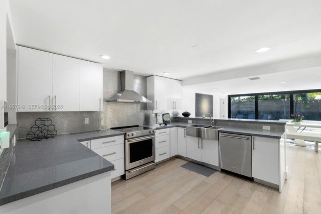 2240 Tequesta Ln, Miami, FL 33133