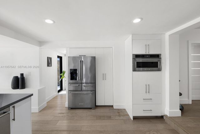 2240 Tequesta Ln, Miami, FL 33133