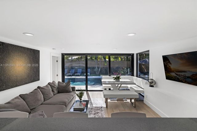 2240 Tequesta Ln, Miami, FL 33133