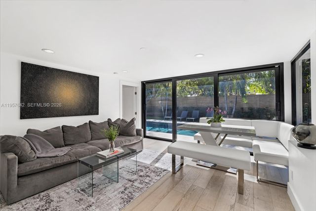 2240 Tequesta Ln, Miami, FL 33133