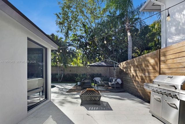 2240 Tequesta Ln, Miami, FL 33133