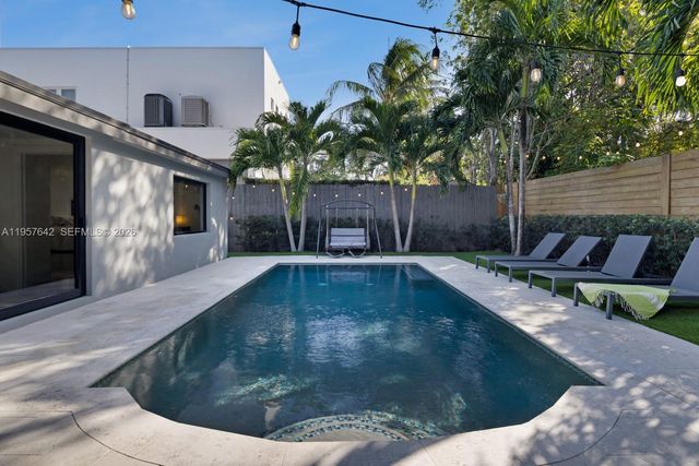 2240 Tequesta Ln, Miami, FL 33133