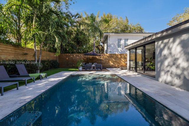 2240 Tequesta Ln, Miami, FL 33133