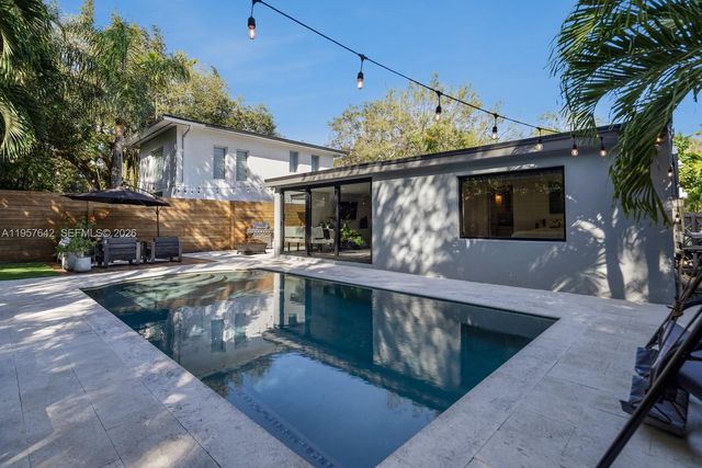 2240 Tequesta Ln, Miami, FL 33133