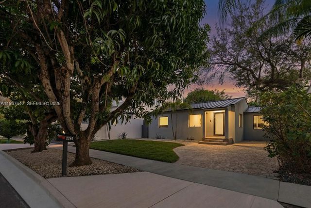 2240 Tequesta Ln, Miami, FL 33133