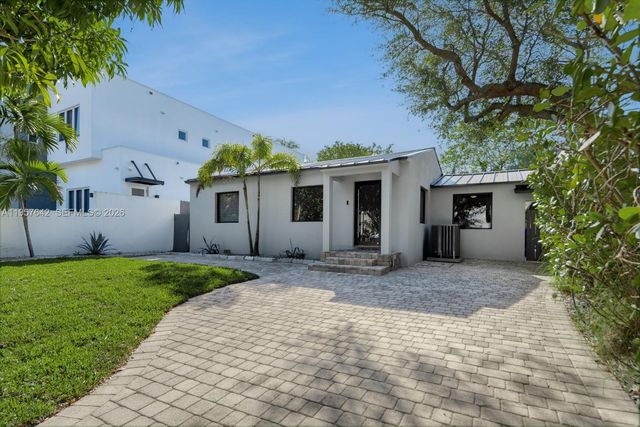 2240 Tequesta Ln, Miami, FL 33133