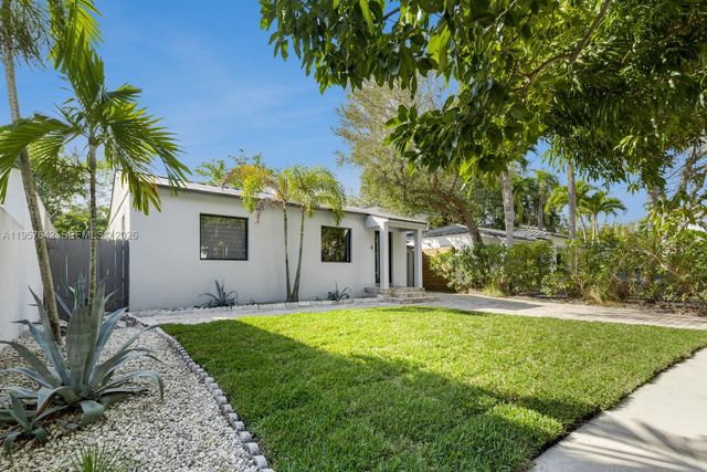 2240 Tequesta Ln, Miami, FL 33133