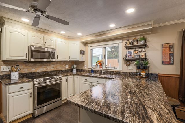 14 Summit Ter, North Brookfield, MA 01535