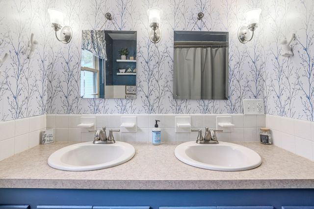 14 Summit Ter, North Brookfield, MA 01535