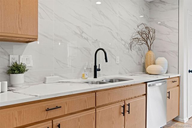 21960 E Crestline Lane, Aurora, CO 80015