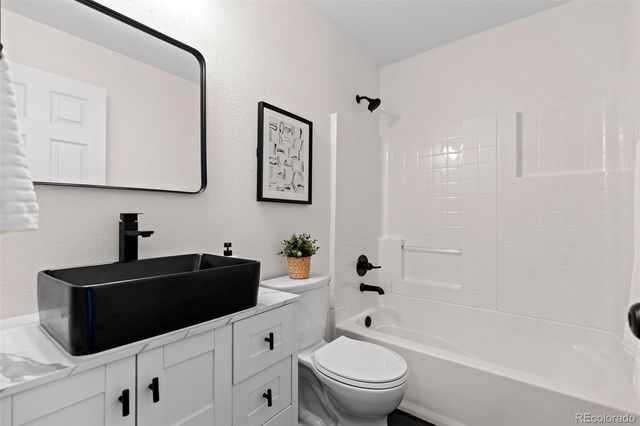 21960 E Crestline Lane, Aurora, CO 80015
