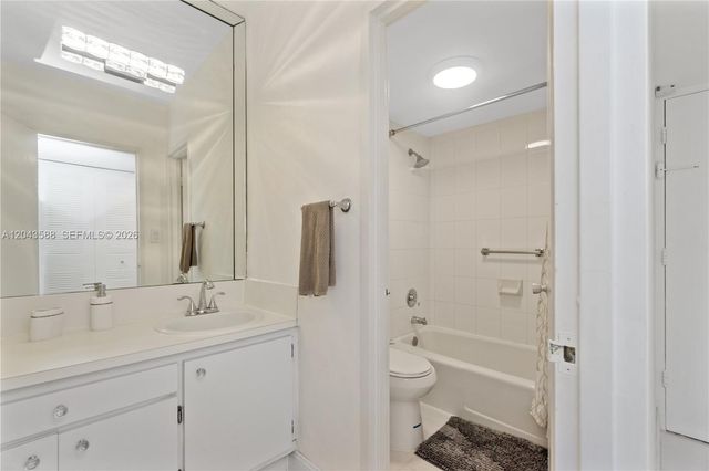 100 Lincoln Road 306, Miami Beach, FL 33139