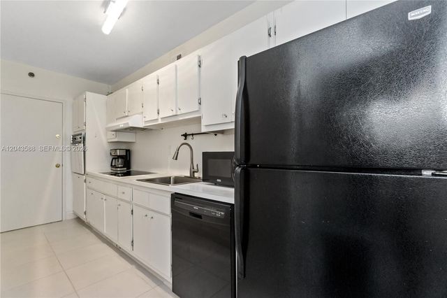 100 Lincoln Road 306, Miami Beach, FL 33139
