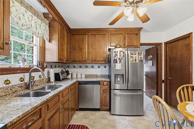 1301 Vickilee Rd, Chesterfield, VA 23236