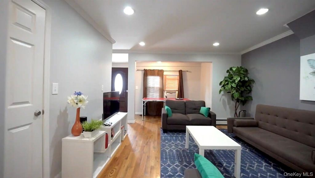 752 E 222nd Street, Bronx, NY 10467 — exterior