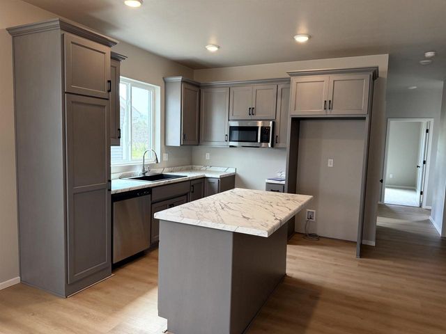 2209 GOLDEN GATE DRIVE, Appleton, WI 54913