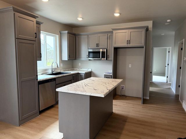 2209 GOLDEN GATE DRIVE, Appleton, WI 54913