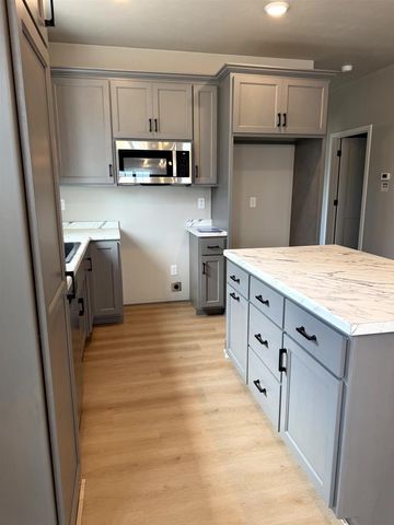 2209 GOLDEN GATE DRIVE, Appleton, WI 54913