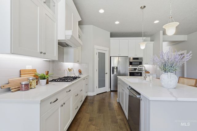 2524 E Picard Dr, Meridian, ID 83646