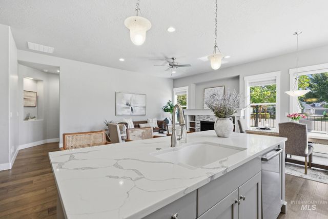 2524 E Picard Dr, Meridian, ID 83646