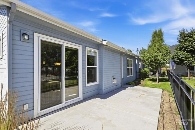 2524 E Picard Dr, Meridian, ID 83646