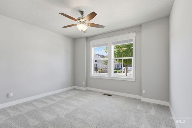 2524 E Picard Dr, Meridian, ID 83646