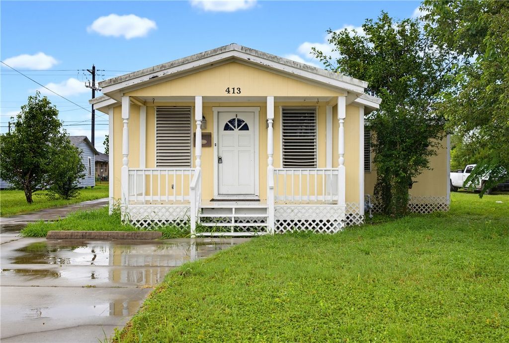413 E Fulton St, Sinton, TX 78387 — photo 2