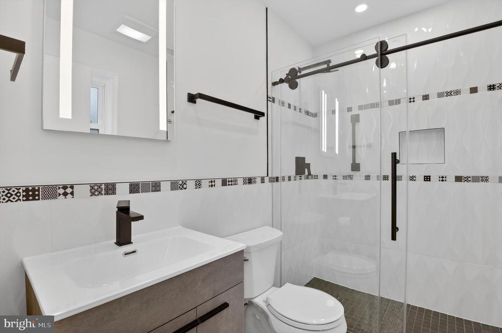 Image 17 of property listing at 13601 VALLEY DR, Rockville, MD 20850