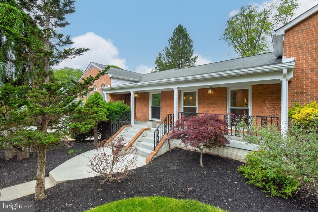 Image 2 of property listing at 13601 VALLEY DR, Rockville, MD 20850