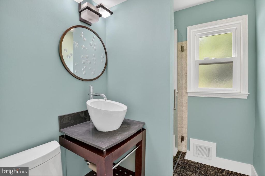 Image 22 of property listing at 13601 VALLEY DR, Rockville, MD 20850