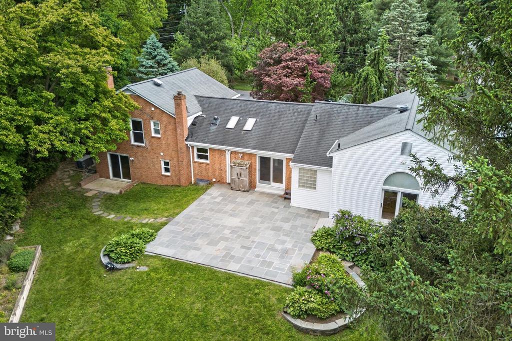 Image 38 of property listing at 13601 VALLEY DR, Rockville, MD 20850