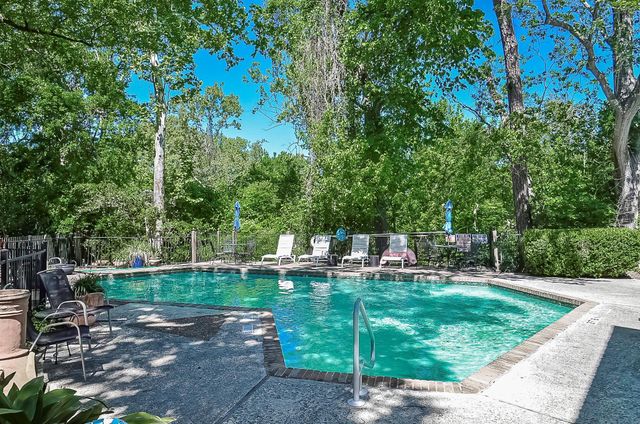 624 S Ripple Creek Drive 624, Houston, TX 77057