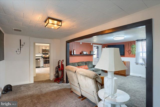 2071 GRANDVIEW RD, Hanover, PA 17331