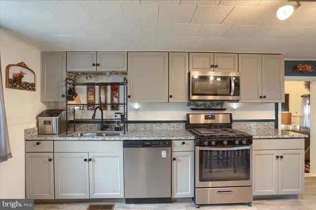 2071 GRANDVIEW RD, Hanover, PA 17331
