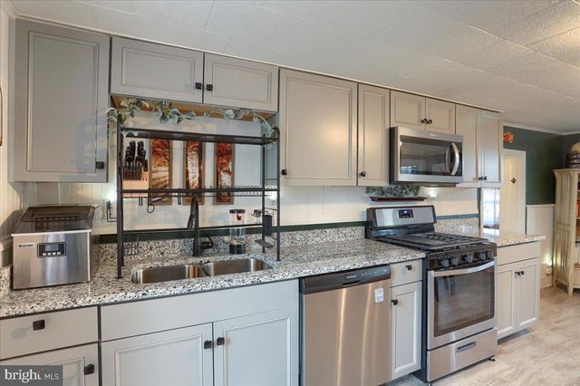 2071 GRANDVIEW RD, Hanover, PA 17331