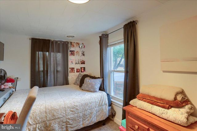2071 GRANDVIEW RD, Hanover, PA 17331