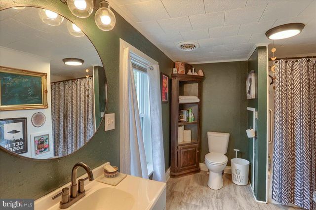 2071 GRANDVIEW RD, Hanover, PA 17331