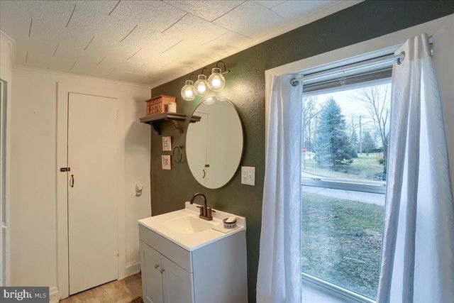 2071 GRANDVIEW RD, Hanover, PA 17331
