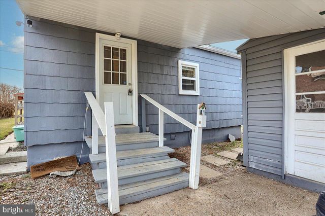 2071 GRANDVIEW RD, Hanover, PA 17331