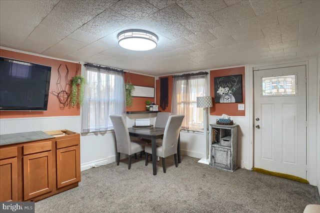 2071 GRANDVIEW RD, Hanover, PA 17331