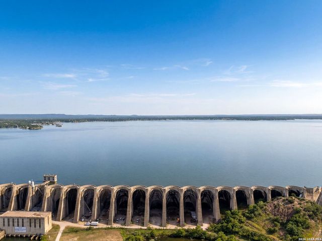 446 El Coronado Ave, Buchanan Dam, TX 78609