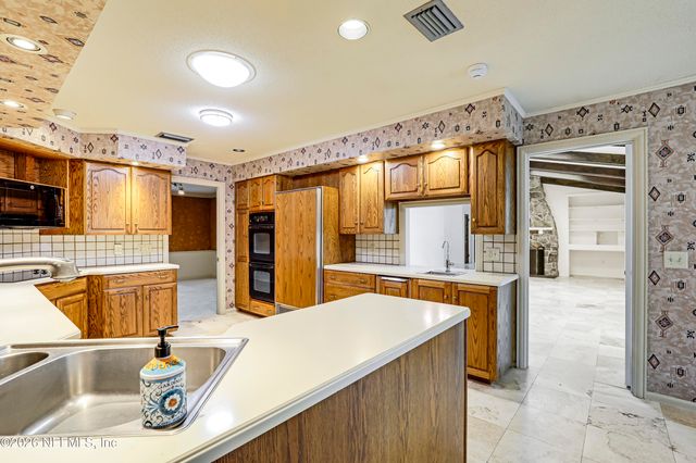 8691 SAN SERVERA Drive W, Jacksonville, FL 32217